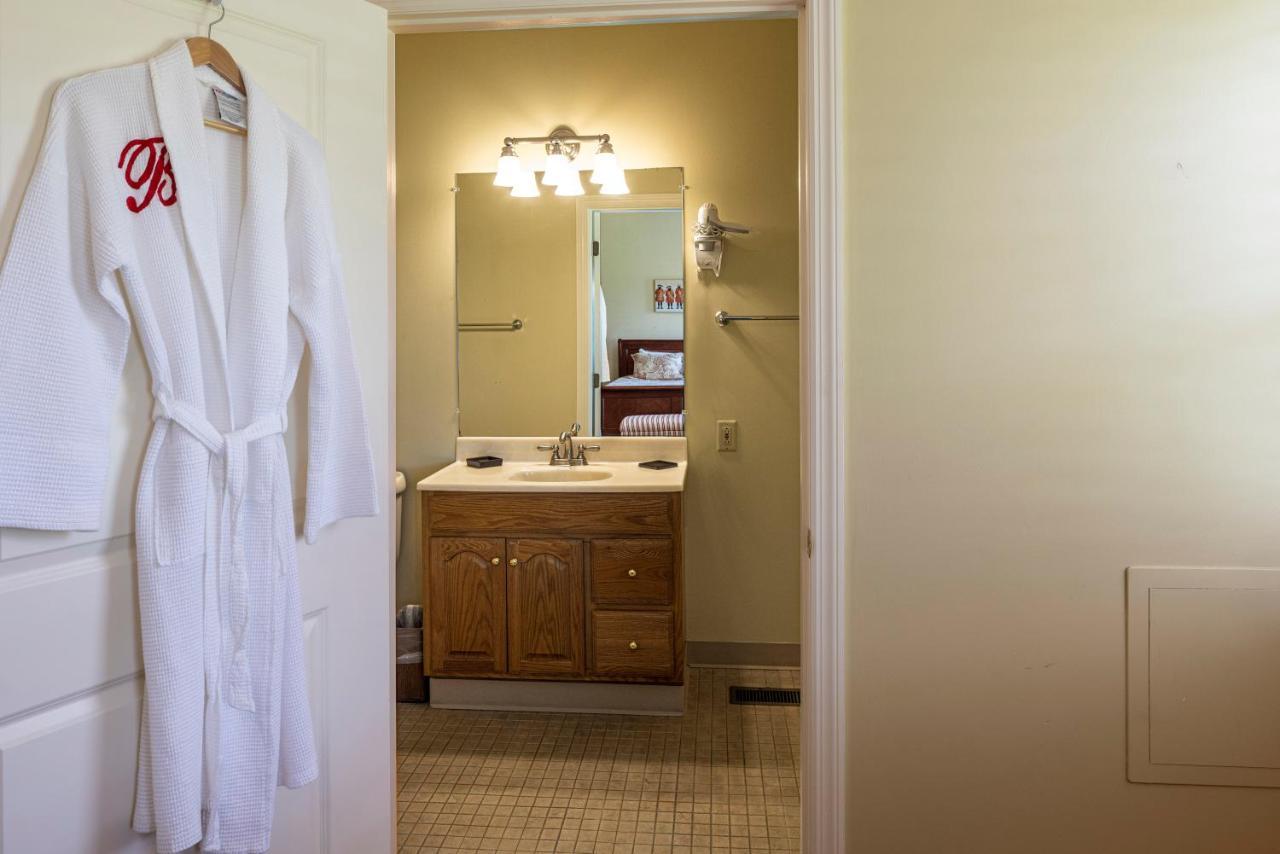 Baywood Conference And Lodging Center Coraopolis Екстериор снимка