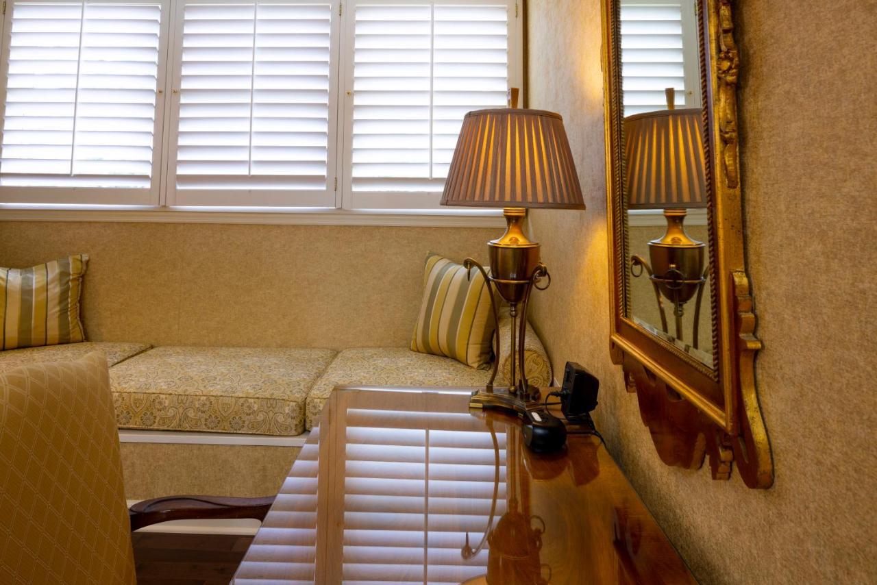 Baywood Conference And Lodging Center Coraopolis Екстериор снимка