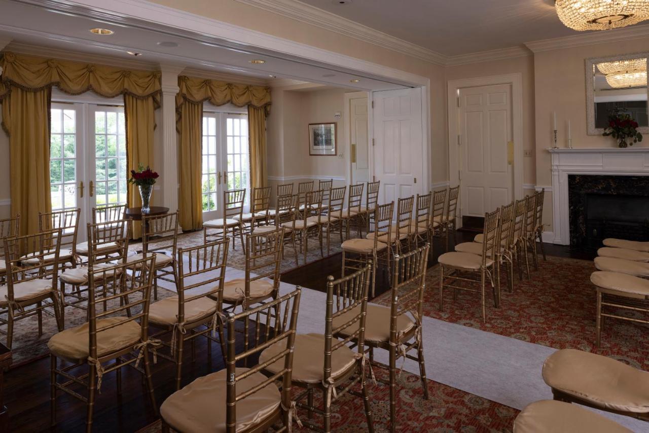 Baywood Conference And Lodging Center Coraopolis Екстериор снимка