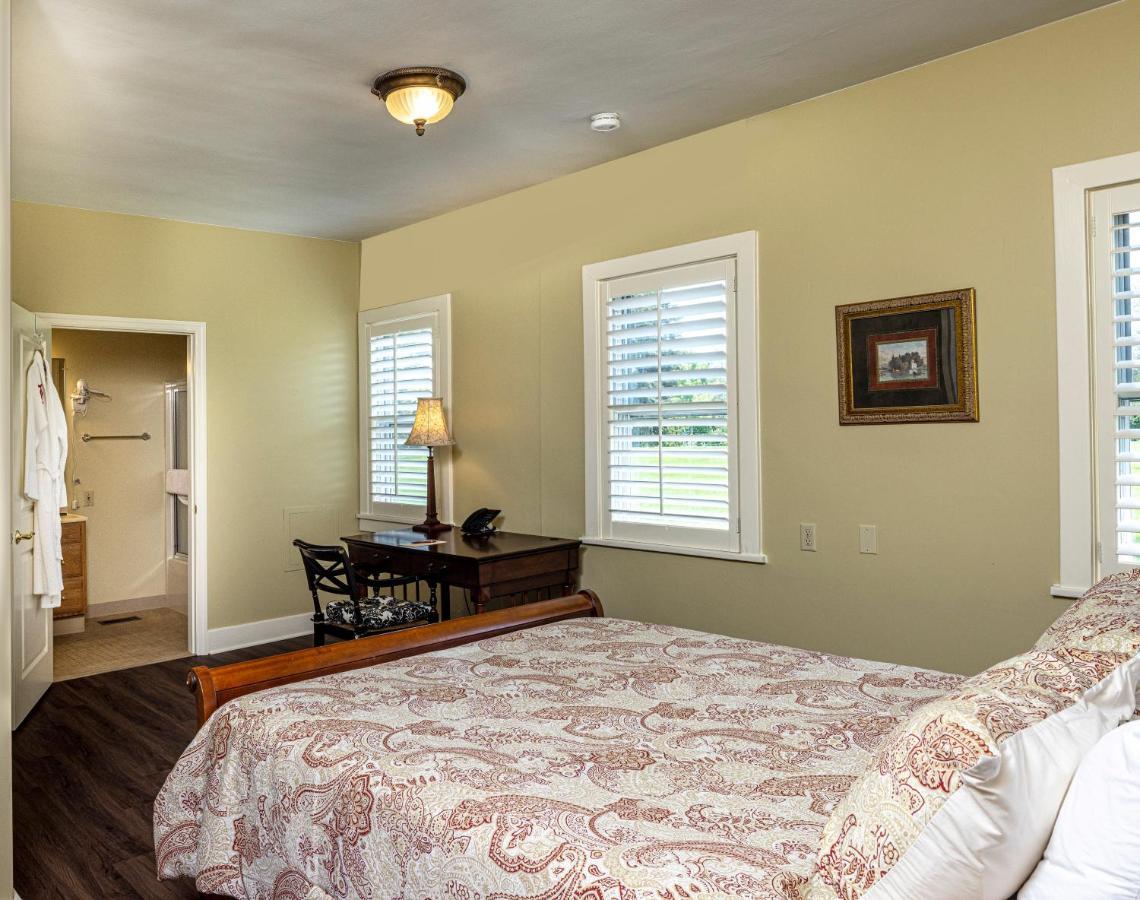 Baywood Conference And Lodging Center Coraopolis Екстериор снимка